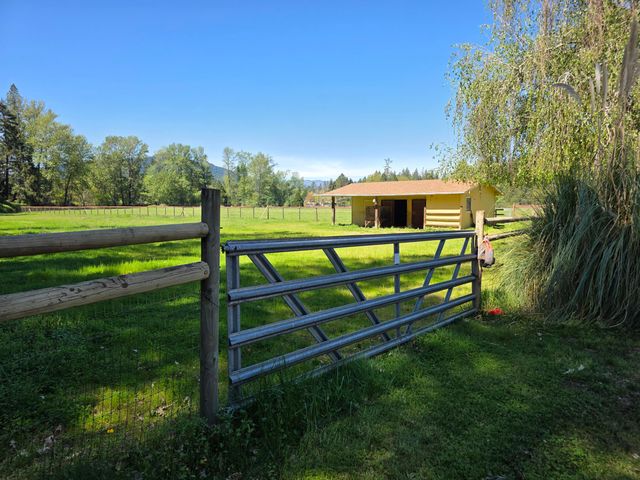 2880 Fish Hatchery Road, Grants Pass, OR 97527