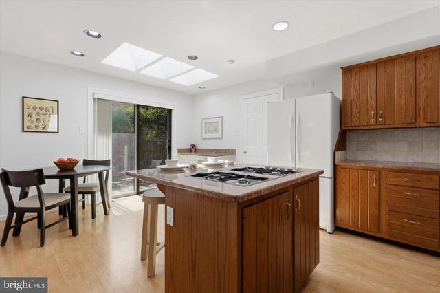 3 HOUNDS RUN LN, Blue Bell, PA 19422