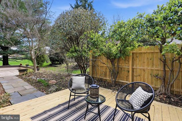 3 HOUNDS RUN LN, Blue Bell, PA 19422