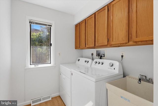 3 HOUNDS RUN LN, Blue Bell, PA 19422