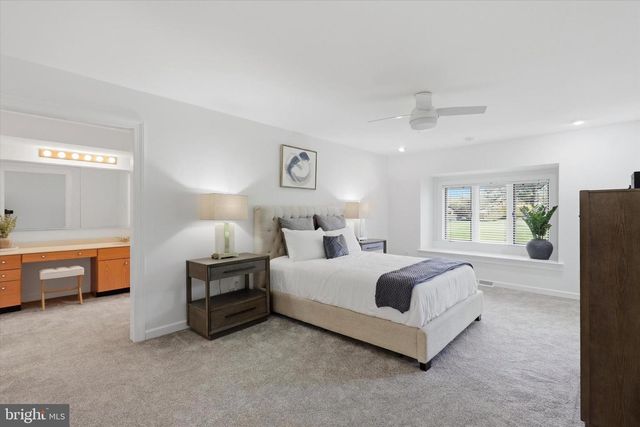 3 HOUNDS RUN LN, Blue Bell, PA 19422