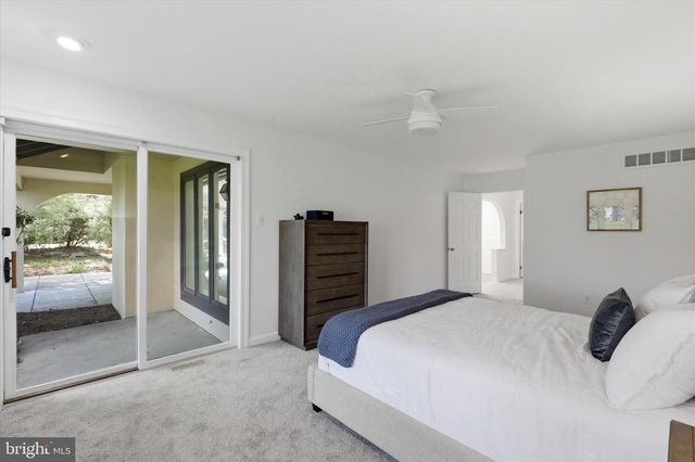 3 HOUNDS RUN LN, Blue Bell, PA 19422