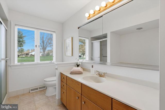 3 HOUNDS RUN LN, Blue Bell, PA 19422