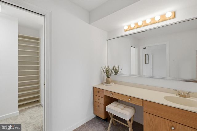 3 HOUNDS RUN LN, Blue Bell, PA 19422