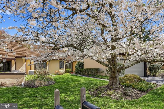 3 HOUNDS RUN LN, Blue Bell, PA 19422