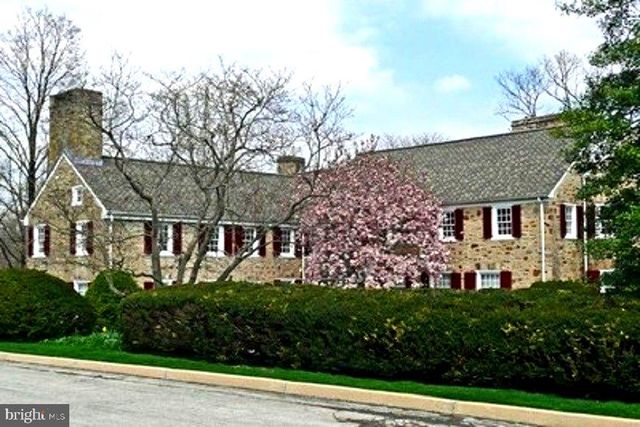 3 HOUNDS RUN LN, Blue Bell, PA 19422