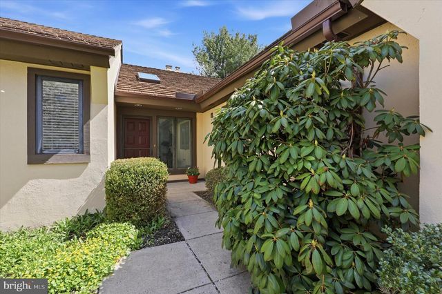 3 HOUNDS RUN LN, Blue Bell, PA 19422