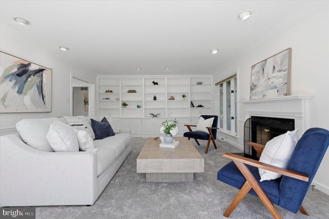 3 HOUNDS RUN LN, Blue Bell, PA 19422