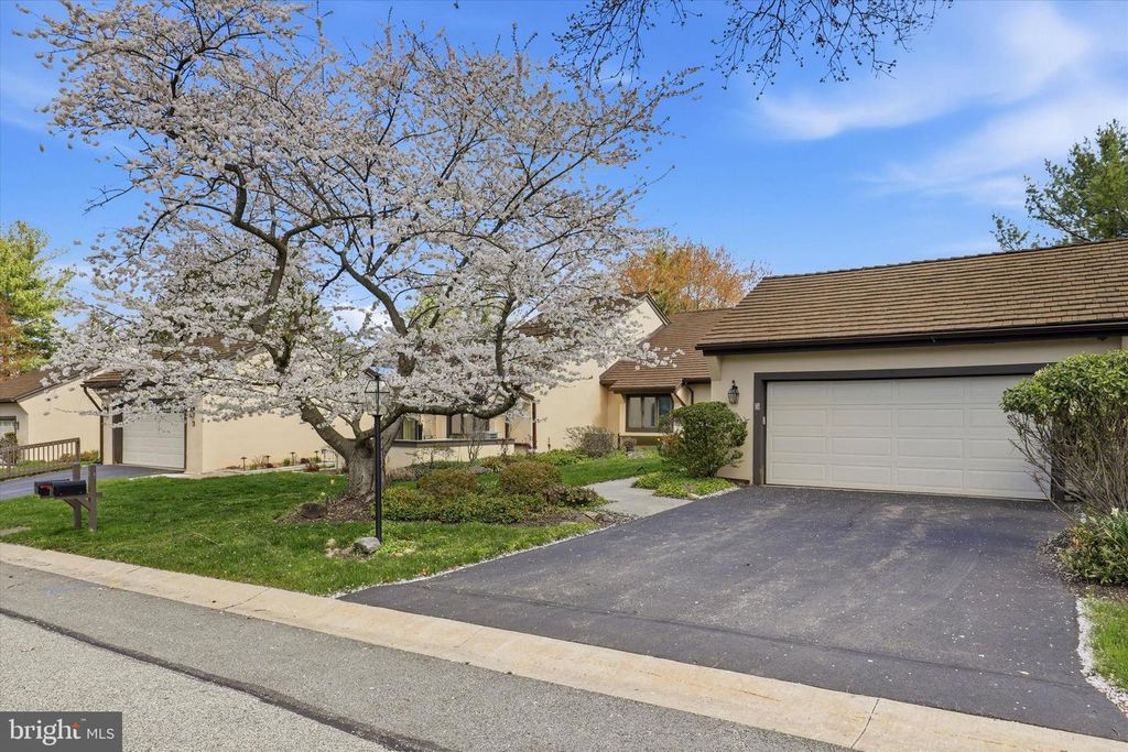 3 HOUNDS RUN LN, Blue Bell, PA 19422