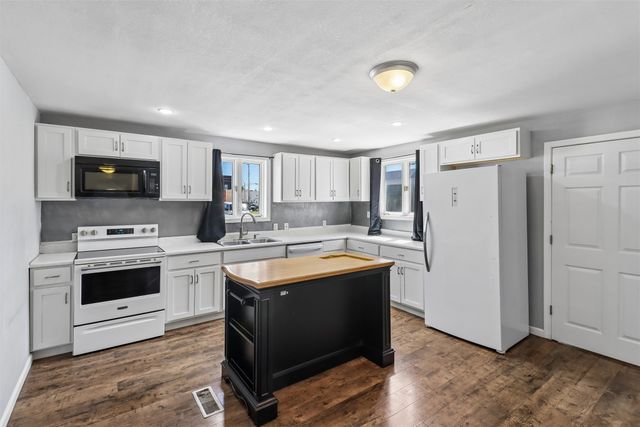 100 W Boston Avenue, Indianola, IA 50125