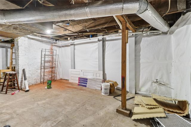 100 W Boston Avenue, Indianola, IA 50125