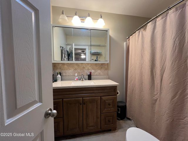 8 Broadway, Gloversville, NY 12078