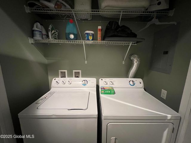 8 Broadway, Gloversville, NY 12078