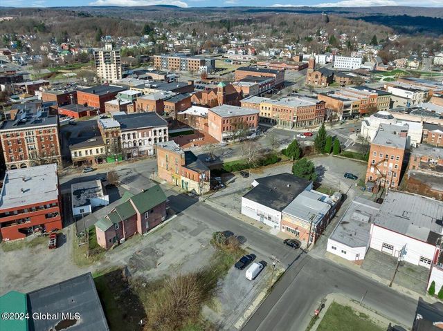 8 Broadway, Gloversville, NY 12078