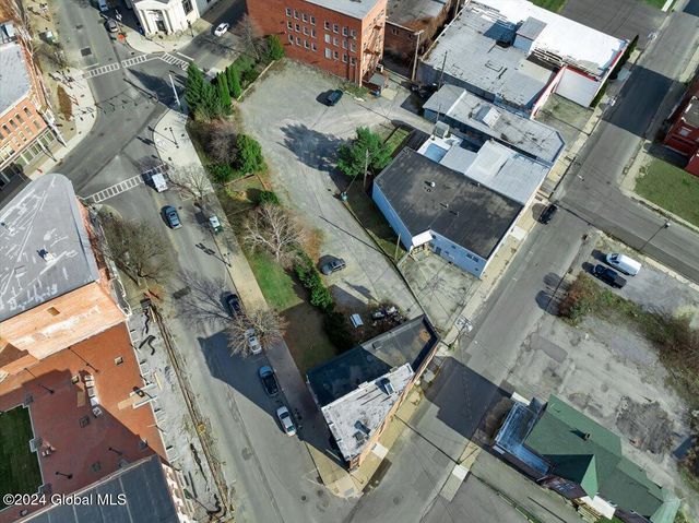 8 Broadway, Gloversville, NY 12078