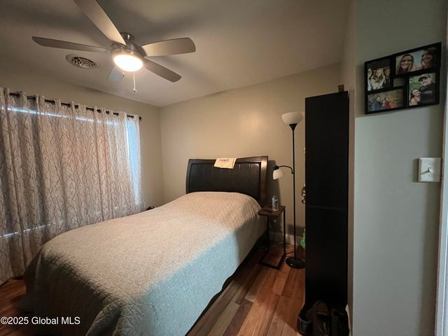 8 Broadway, Gloversville, NY 12078