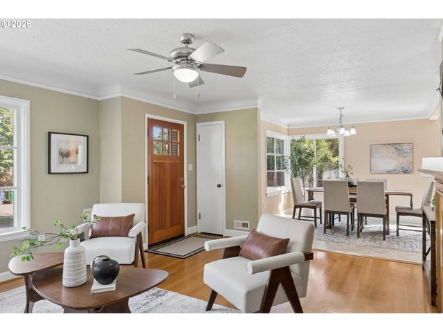 7920 Se HAWTHORNE Blvd, Portland, OR 97215