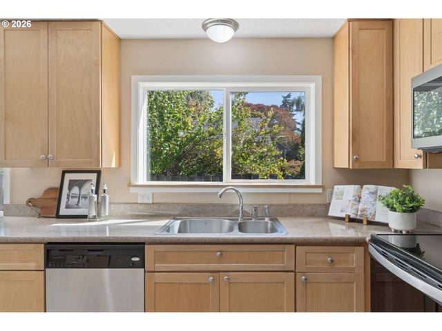 7920 Se HAWTHORNE Blvd, Portland, OR 97215
