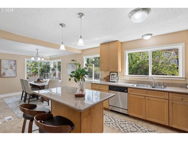 7920 Se HAWTHORNE Blvd, Portland, OR 97215