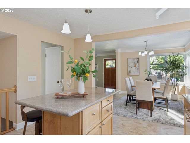 7920 Se HAWTHORNE Blvd, Portland, OR 97215