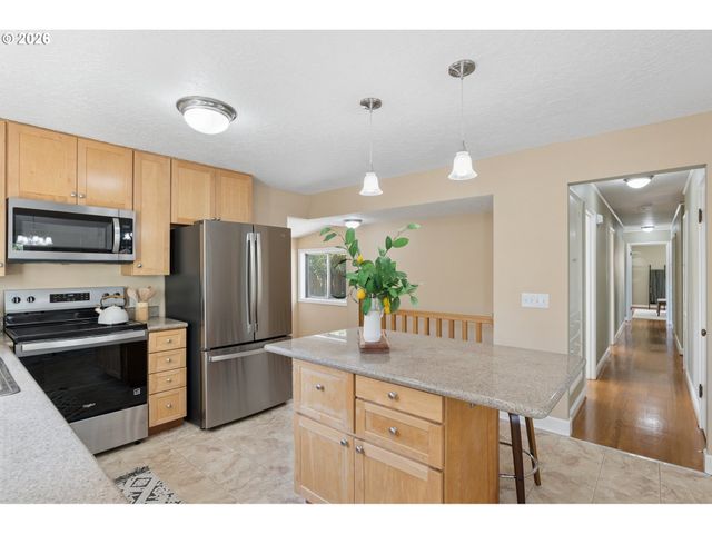 7920 Se HAWTHORNE Blvd, Portland, OR 97215