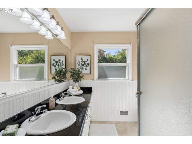 7920 Se HAWTHORNE Blvd, Portland, OR 97215