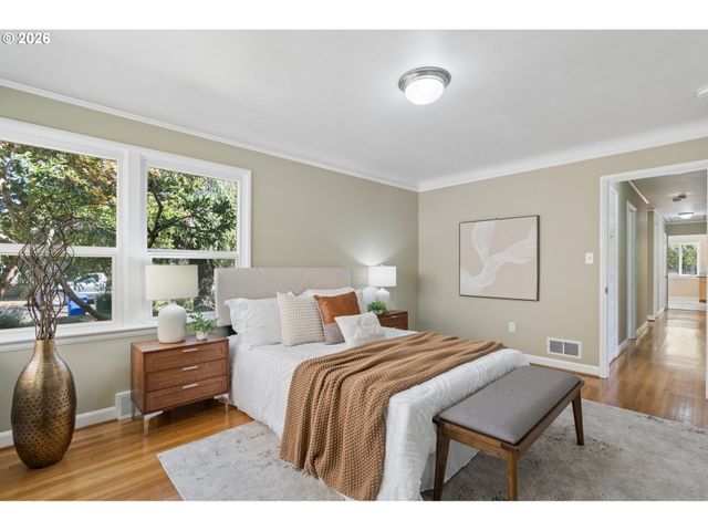 7920 Se HAWTHORNE Blvd, Portland, OR 97215