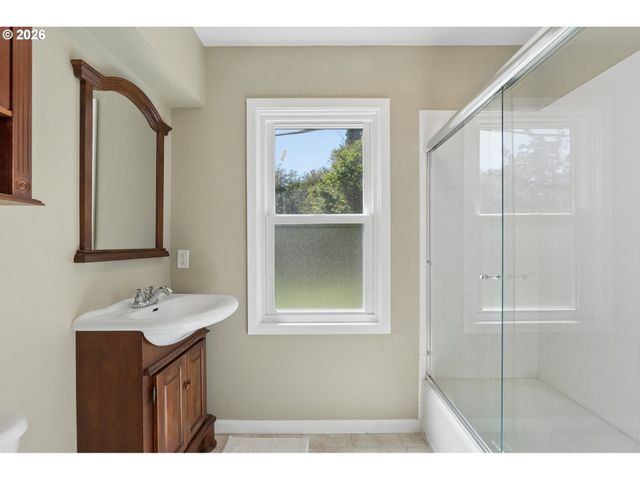 7920 Se HAWTHORNE Blvd, Portland, OR 97215
