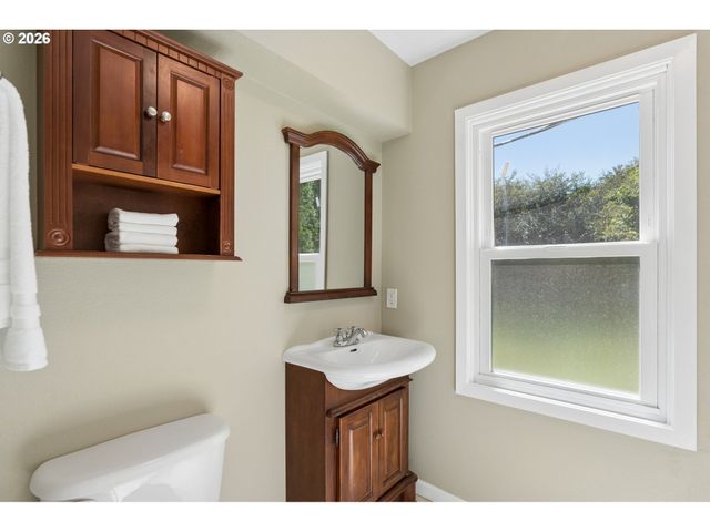 7920 Se HAWTHORNE Blvd, Portland, OR 97215