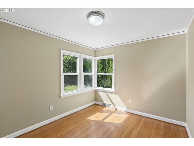 7920 Se HAWTHORNE Blvd, Portland, OR 97215