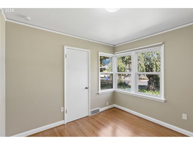 7920 Se HAWTHORNE Blvd, Portland, OR 97215