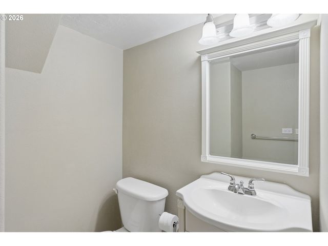 7920 Se HAWTHORNE Blvd, Portland, OR 97215