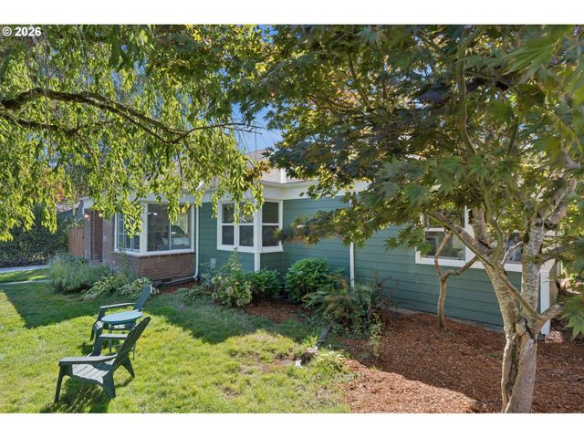 7920 Se HAWTHORNE Blvd, Portland, OR 97215