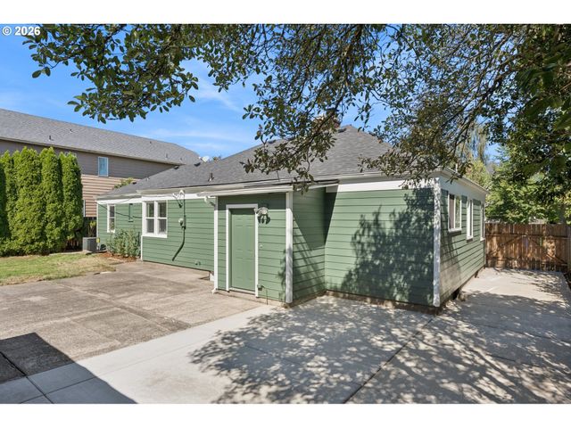 7920 Se HAWTHORNE Blvd, Portland, OR 97215
