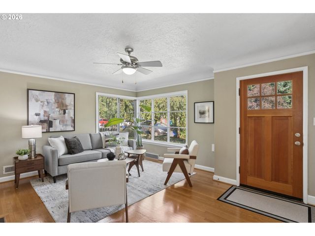 7920 Se HAWTHORNE Blvd, Portland, OR 97215