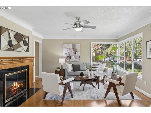 7920 Se HAWTHORNE Blvd, Portland, OR 97215