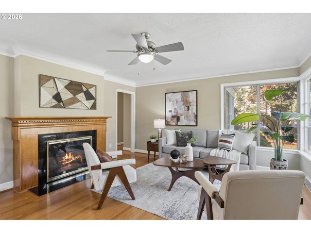 7920 Se HAWTHORNE Blvd, Portland, OR 97215