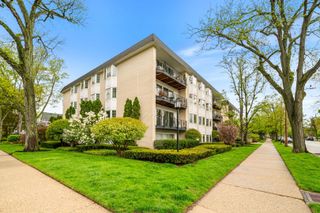 701 Ridge Road 2A, Wilmette, IL 60091