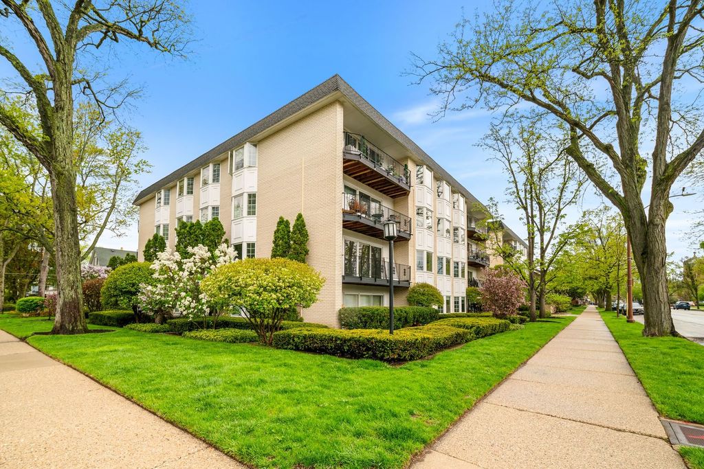 701 Ridge Road 2A, Wilmette, IL 60091