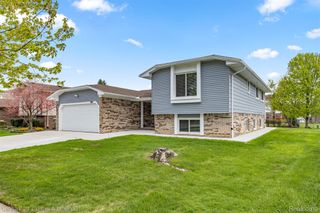 45561 Edgewood Court, Canton Charter Township, MI 48187