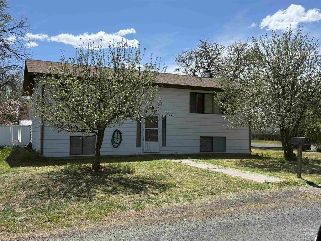 141 Wirsching Ave W, Twin Falls, ID 83301