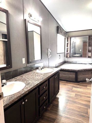 121 Tropical Breeze Lane, Aransas Pass, TX 78336