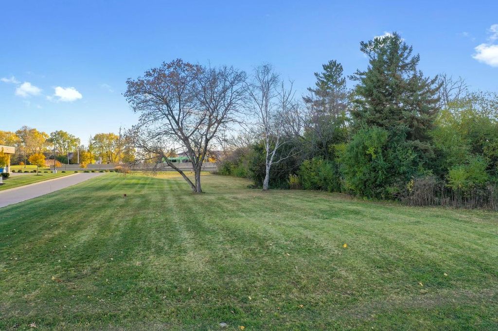 1875 RATH LANE, Oshkosh, WI 54902