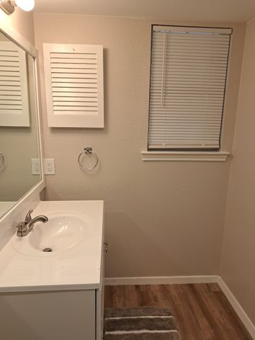 1702 Crest Point Drive, Arlington, TX 76012