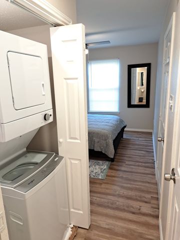 1702 Crest Point Drive, Arlington, TX 76012