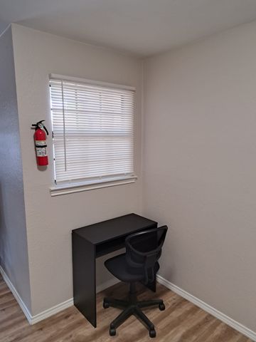 1702 Crest Point Drive, Arlington, TX 76012