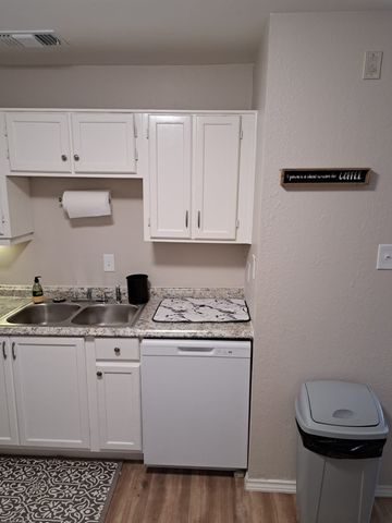 1702 Crest Point Drive, Arlington, TX 76012