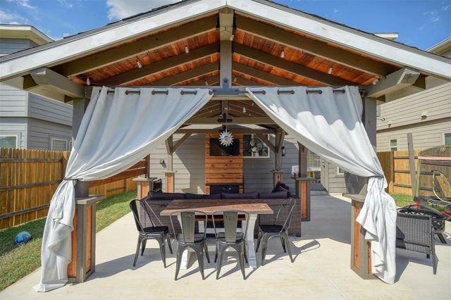 205 Driftwood LN, Bastrop, TX 78602