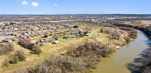 205 Driftwood LN, Bastrop, TX 78602