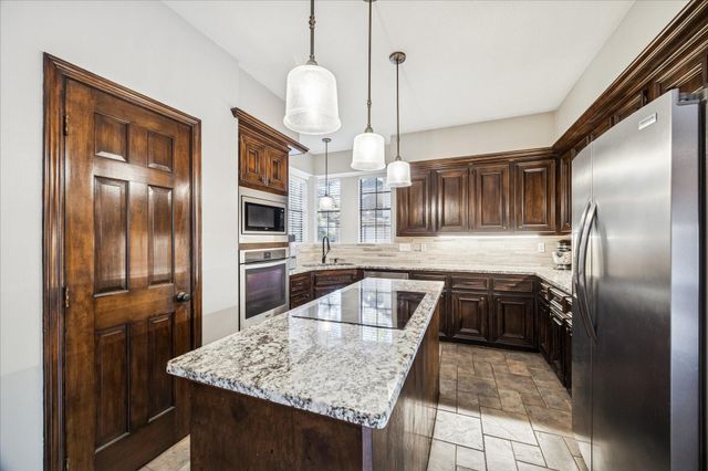 5115 Gladehill Drive, Kingwood, TX 77345